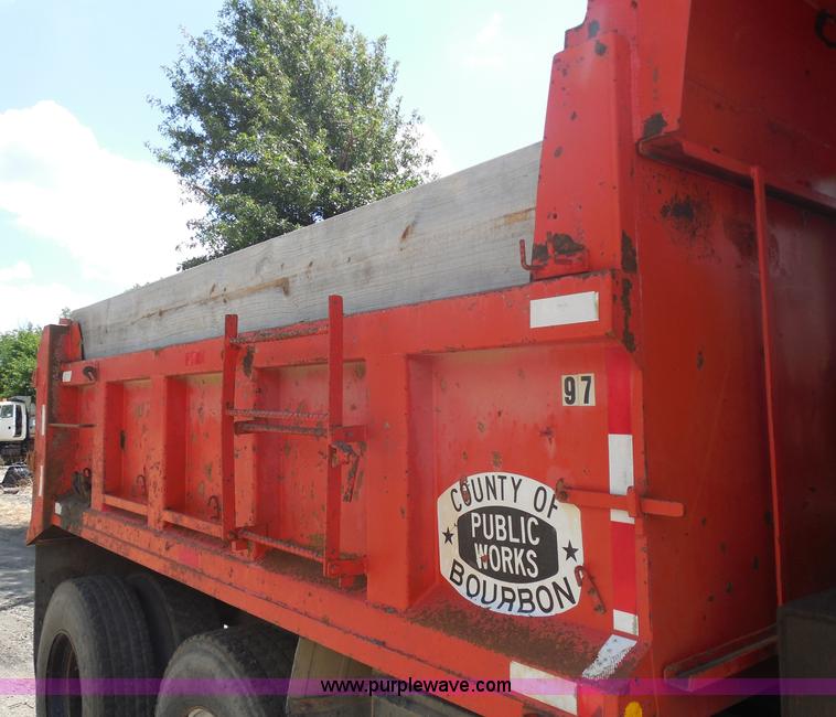 image for item H9757 1989 Ford LNT8000 dump truck