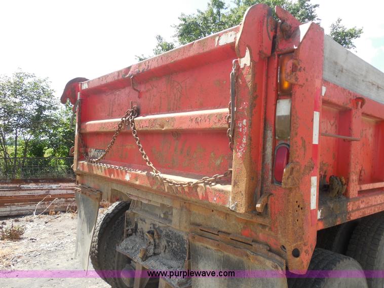 image for item H9757 1989 Ford LNT8000 dump truck