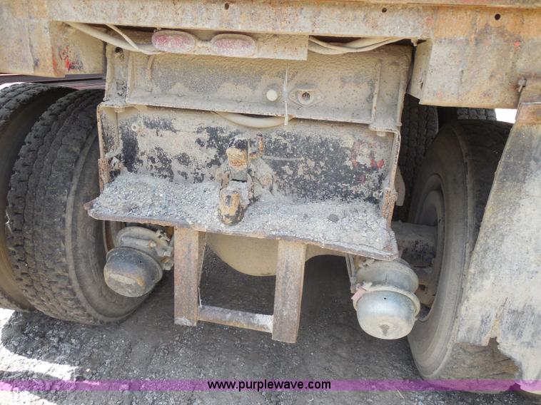 image for item H9757 1989 Ford LNT8000 dump truck