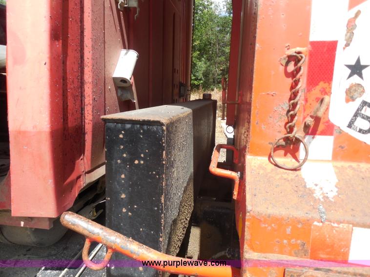 image for item H9757 1989 Ford LNT8000 dump truck