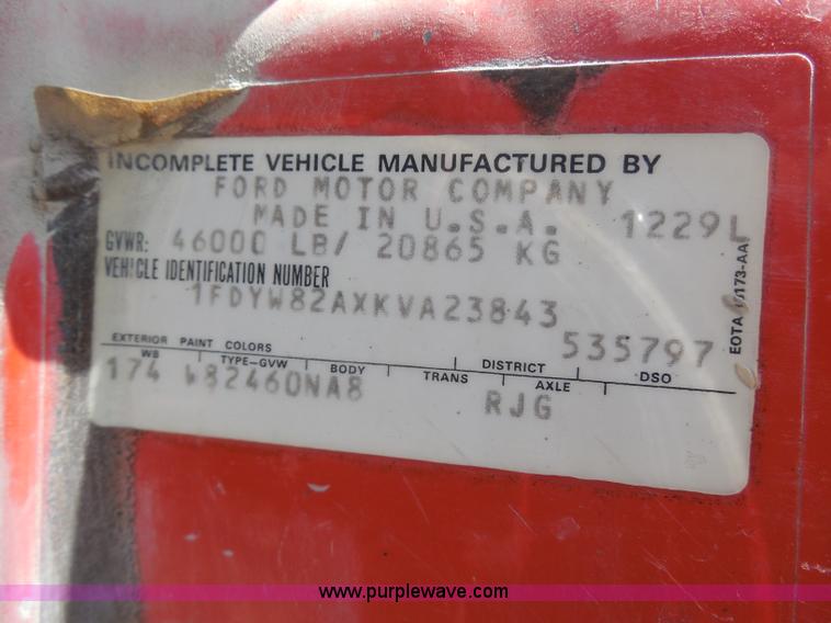 image for item H9757 1989 Ford LNT8000 dump truck