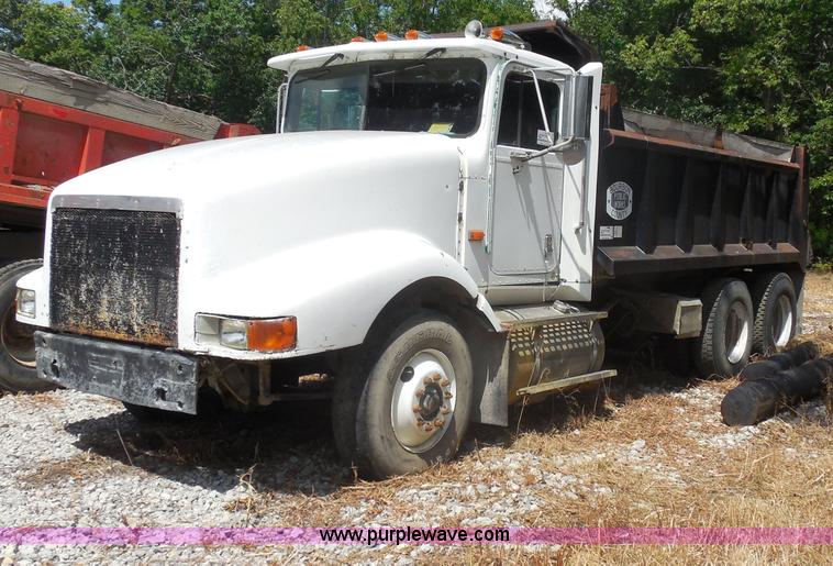 image for item H9758 1991 International 9400 dump truck
