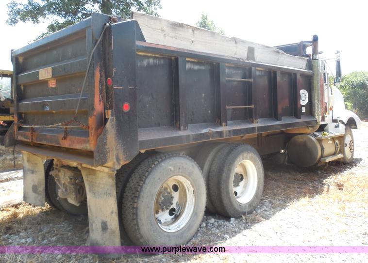 image for item H9758 1991 International 9400 dump truck