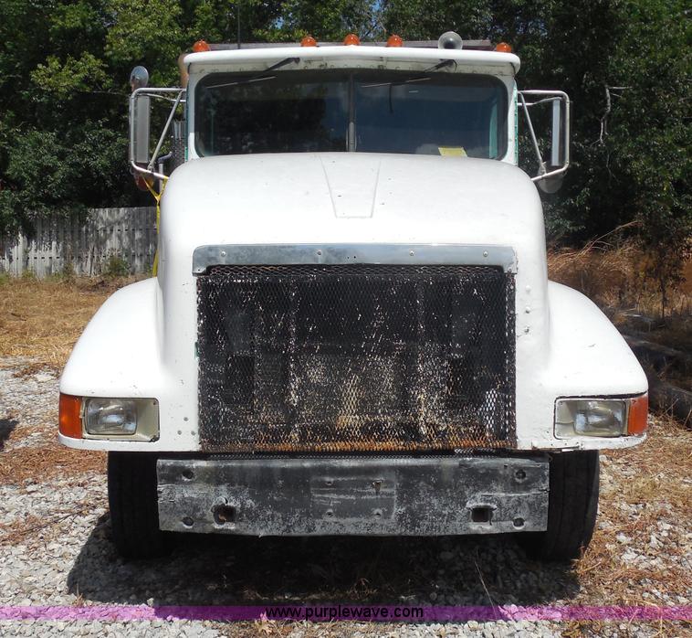 image for item H9758 1991 International 9400 dump truck