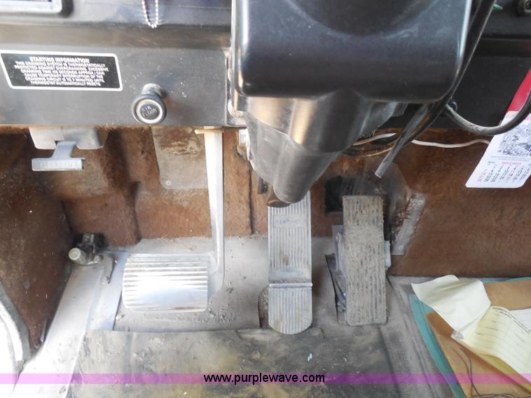 image for item H9758 1991 International 9400 dump truck