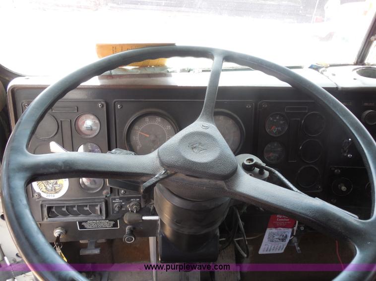 image for item H9758 1991 International 9400 dump truck