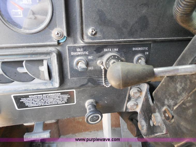 image for item H9758 1991 International 9400 dump truck