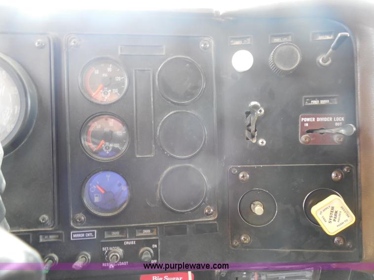 image for item H9758 1991 International 9400 dump truck