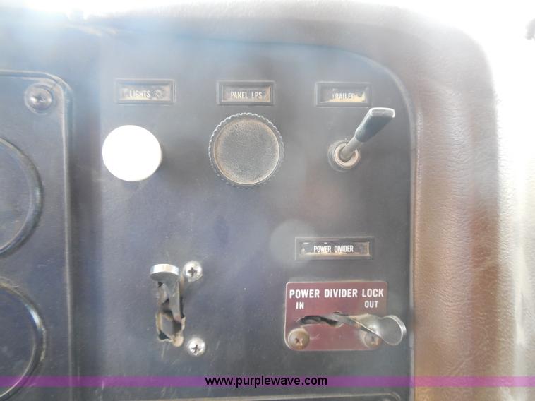 image for item H9758 1991 International 9400 dump truck