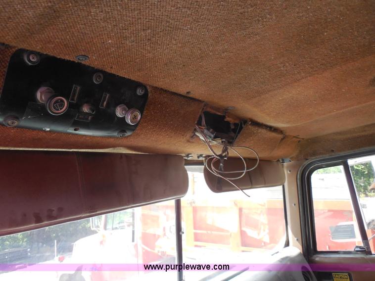 image for item H9758 1991 International 9400 dump truck