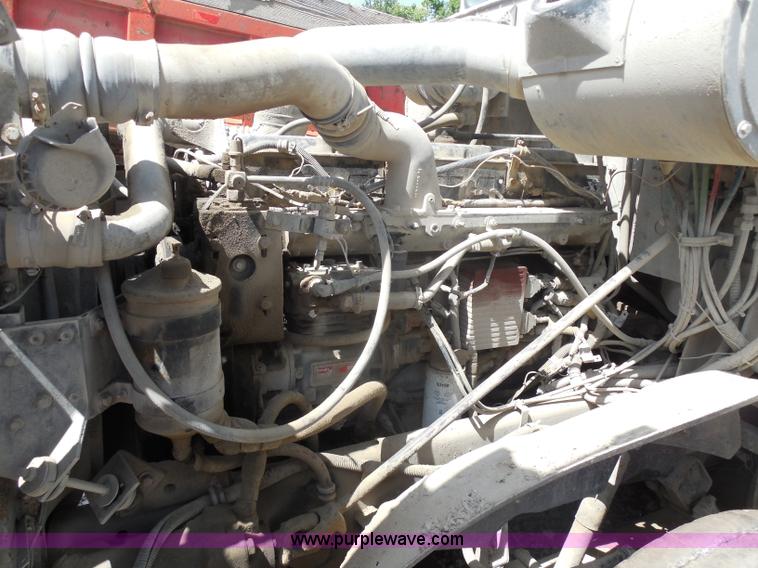 image for item H9758 1991 International 9400 dump truck