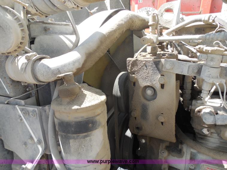 image for item H9758 1991 International 9400 dump truck