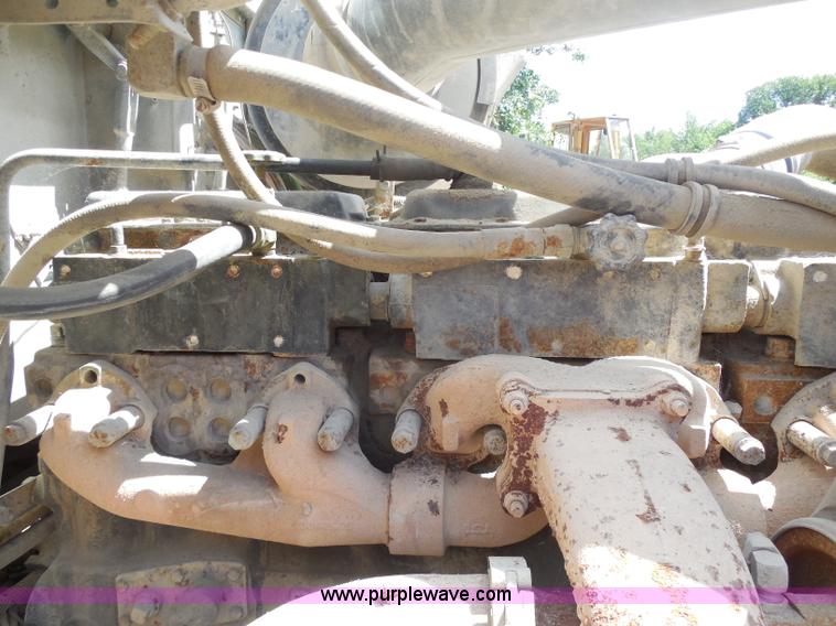 image for item H9758 1991 International 9400 dump truck