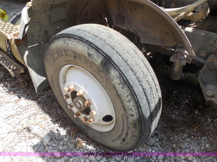 image for item H9758 1991 International 9400 dump truck