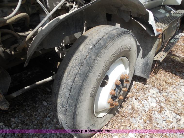 image for item H9758 1991 International 9400 dump truck