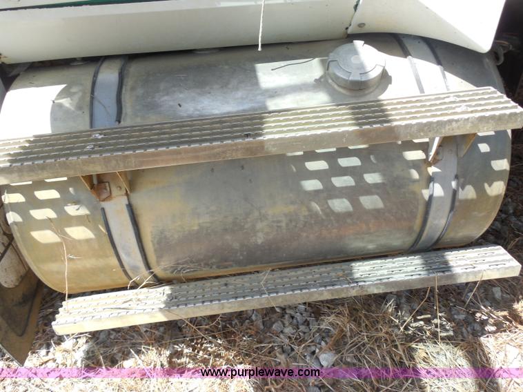 image for item H9758 1991 International 9400 dump truck