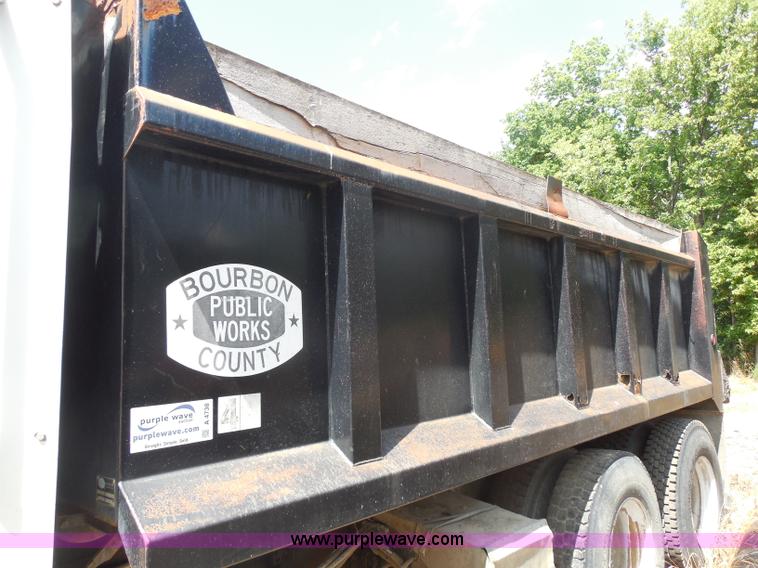 image for item H9758 1991 International 9400 dump truck