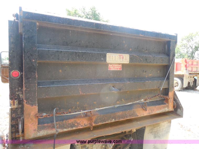 image for item H9758 1991 International 9400 dump truck