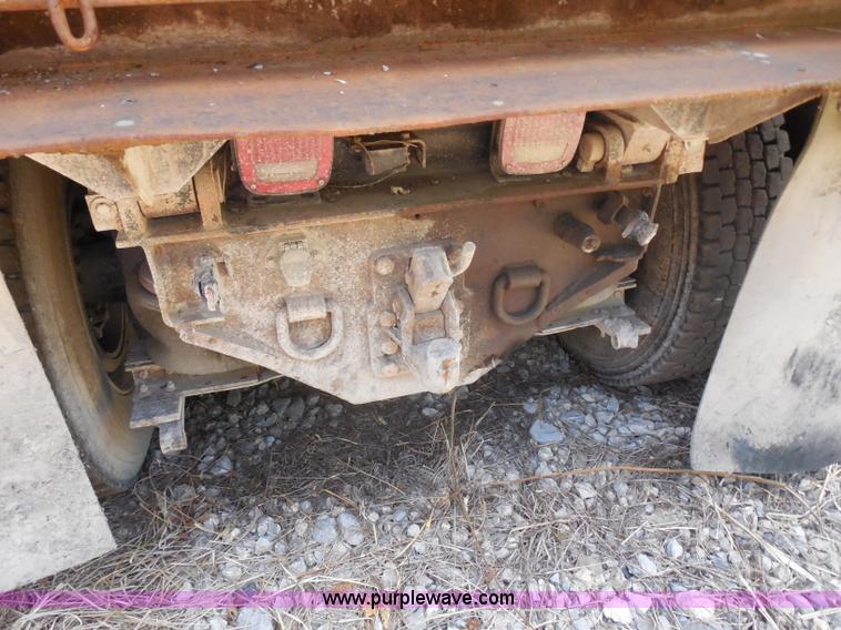 image for item H9758 1991 International 9400 dump truck