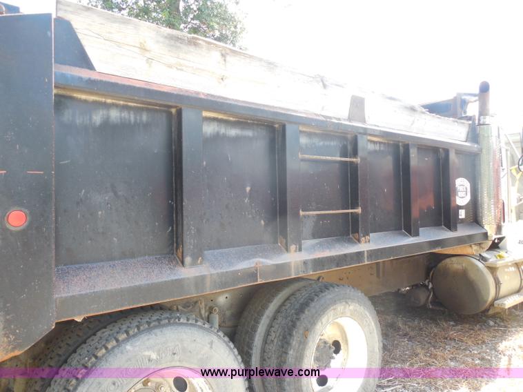 image for item H9758 1991 International 9400 dump truck