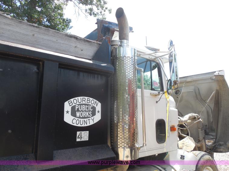 image for item H9758 1991 International 9400 dump truck