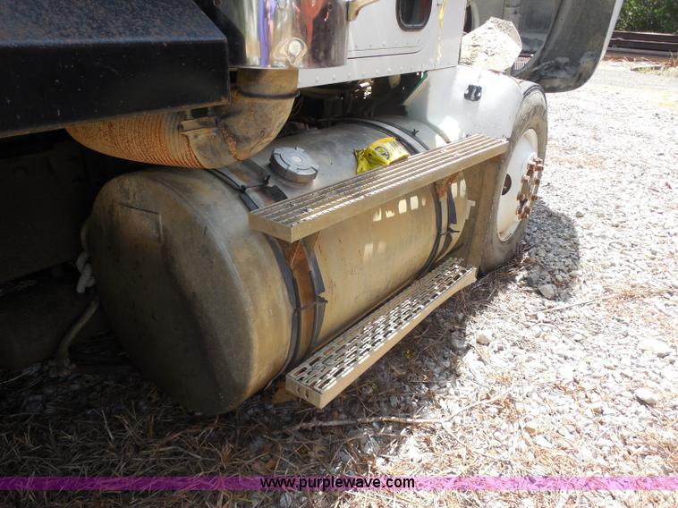 image for item H9758 1991 International 9400 dump truck