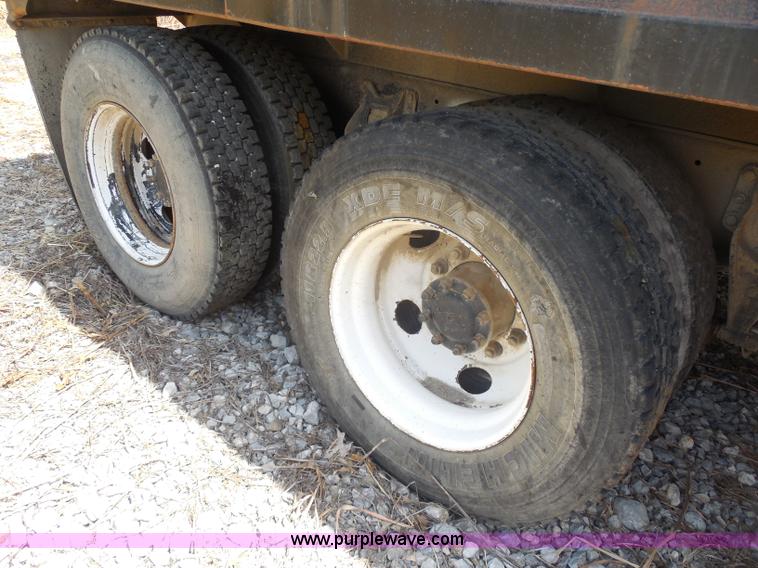 image for item H9758 1991 International 9400 dump truck