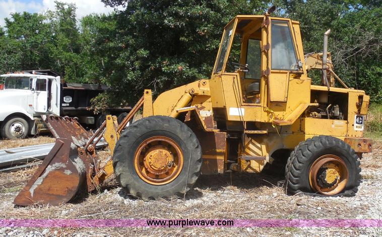 image for item H9759 1972 Caterpillar 930 loader