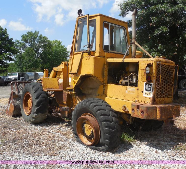image for item H9759 1972 Caterpillar 930 loader