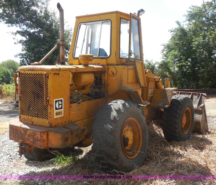 image for item H9759 1972 Caterpillar 930 loader