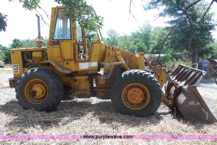image for item H9759 1972 Caterpillar 930 loader