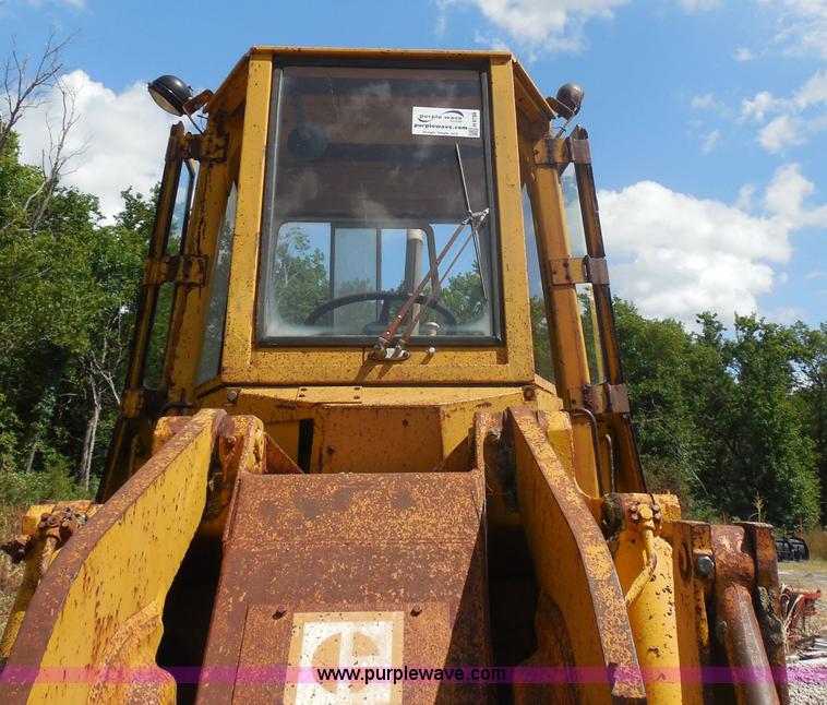 image for item H9759 1972 Caterpillar 930 loader
