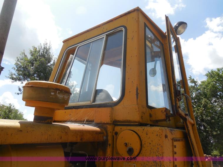 image for item H9759 1972 Caterpillar 930 loader