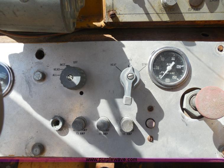 image for item H9759 1972 Caterpillar 930 loader