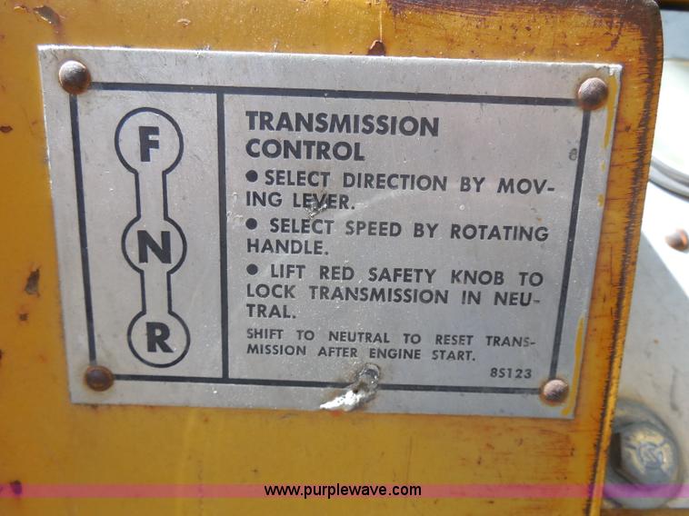 image for item H9759 1972 Caterpillar 930 loader