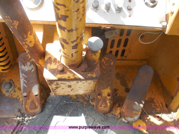 image for item H9759 1972 Caterpillar 930 loader