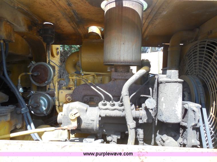 image for item H9759 1972 Caterpillar 930 loader