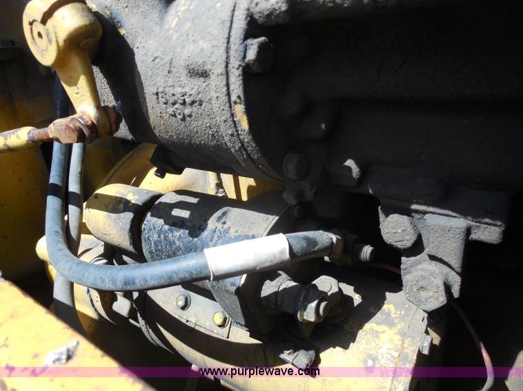 image for item H9759 1972 Caterpillar 930 loader