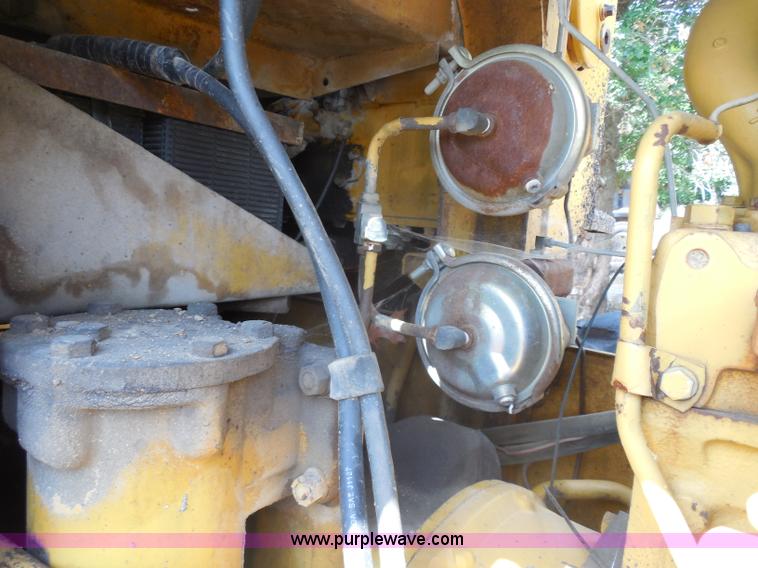 image for item H9759 1972 Caterpillar 930 loader
