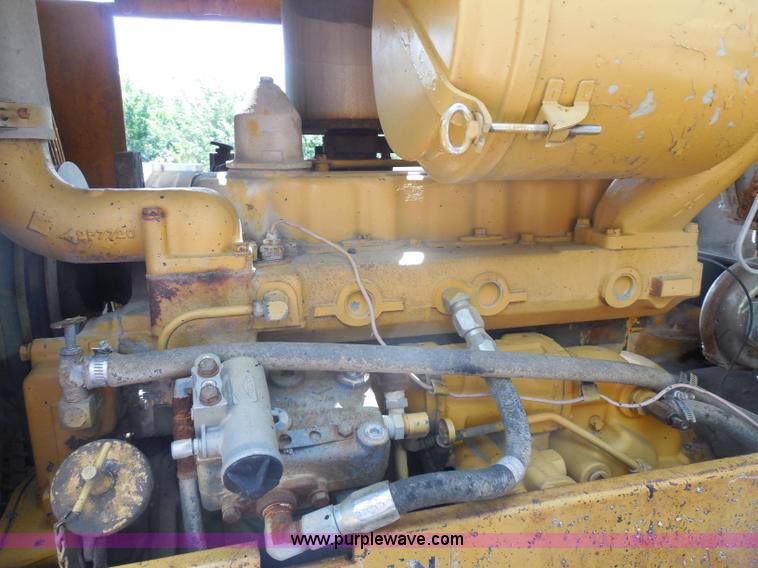 image for item H9759 1972 Caterpillar 930 loader