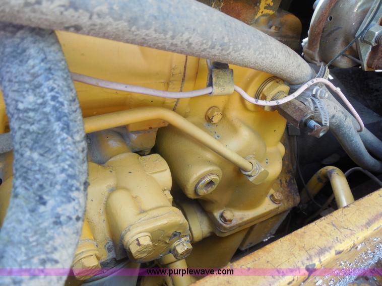 image for item H9759 1972 Caterpillar 930 loader