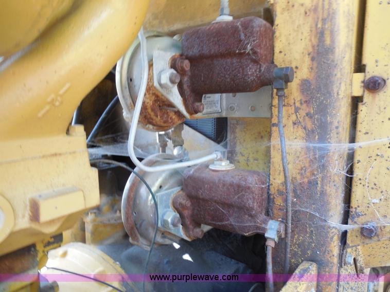 image for item H9759 1972 Caterpillar 930 loader