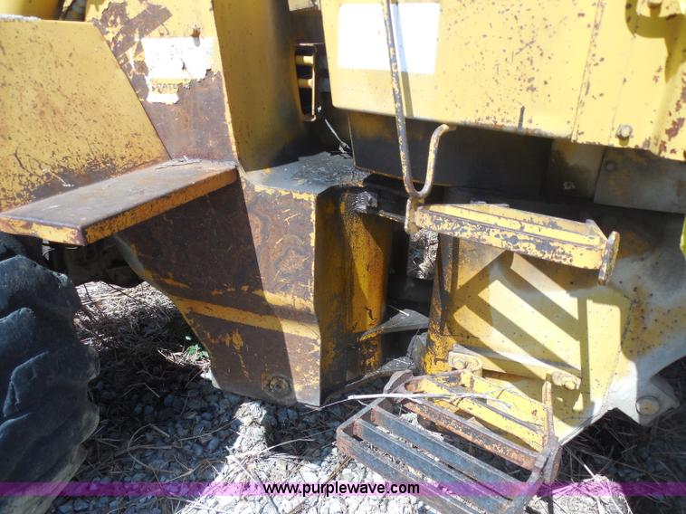 image for item H9759 1972 Caterpillar 930 loader