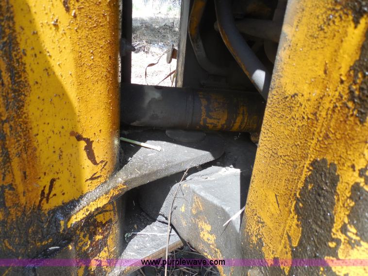 image for item H9759 1972 Caterpillar 930 loader