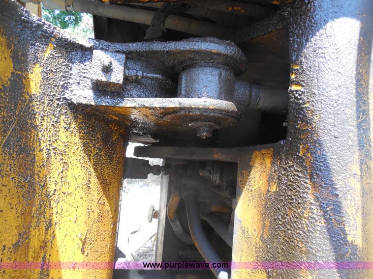 image for item H9759 1972 Caterpillar 930 loader