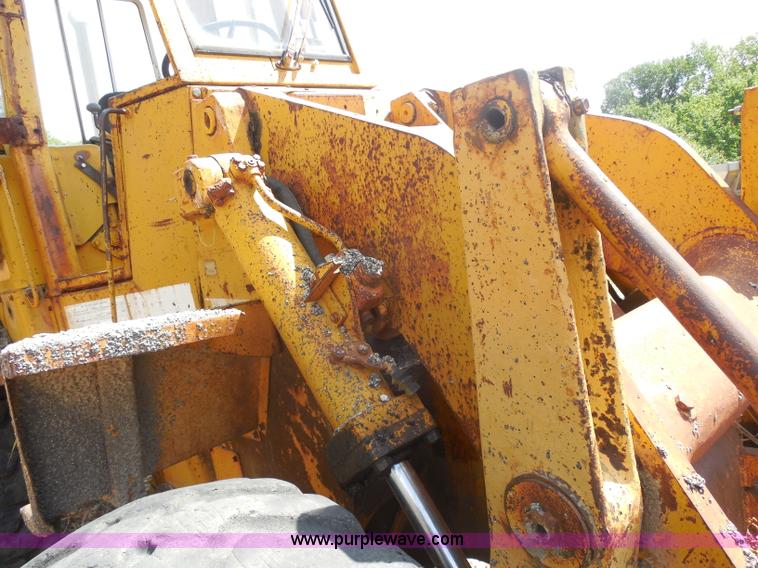 image for item H9759 1972 Caterpillar 930 loader