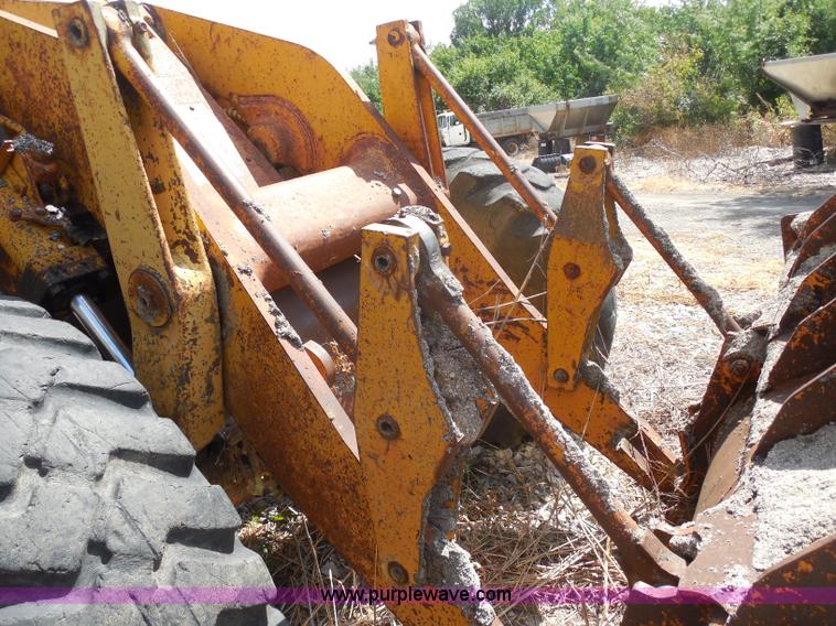 image for item H9759 1972 Caterpillar 930 loader