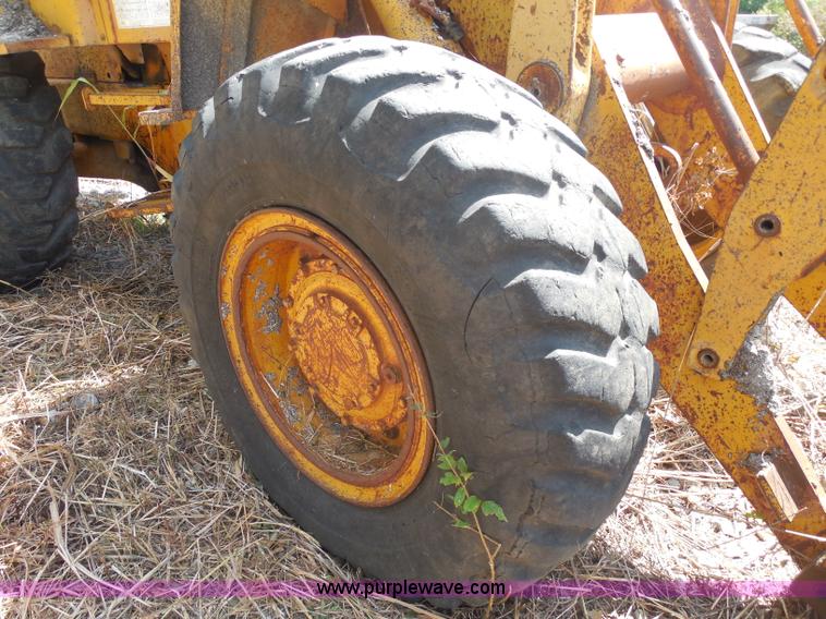 image for item H9759 1972 Caterpillar 930 loader