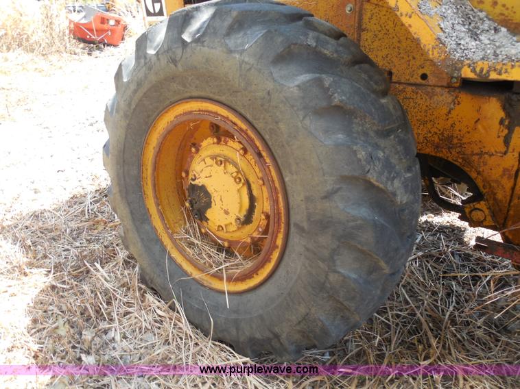 image for item H9759 1972 Caterpillar 930 loader