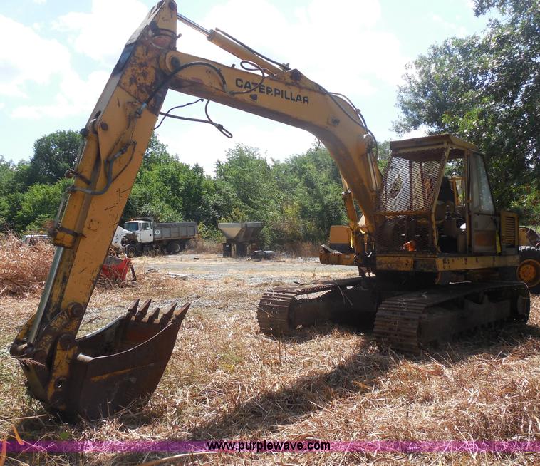 image for item H9760 1985 Caterpillar 211 LC excavator